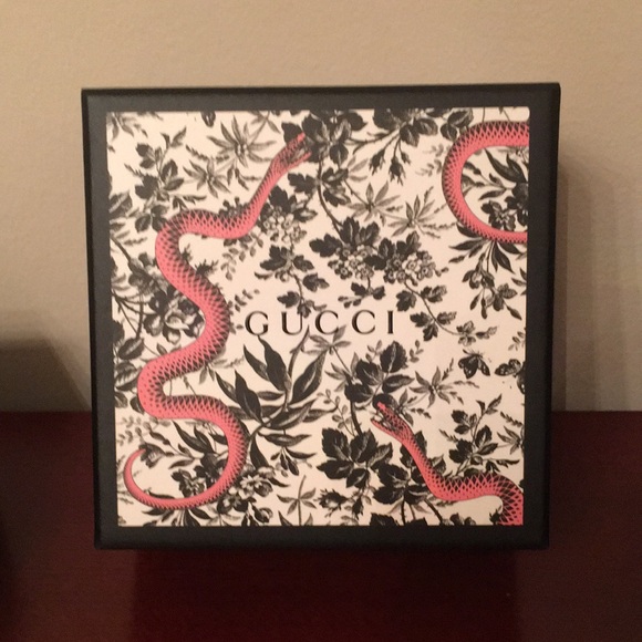Gucci Accessories - Gucci jewelry accessory box and pouch